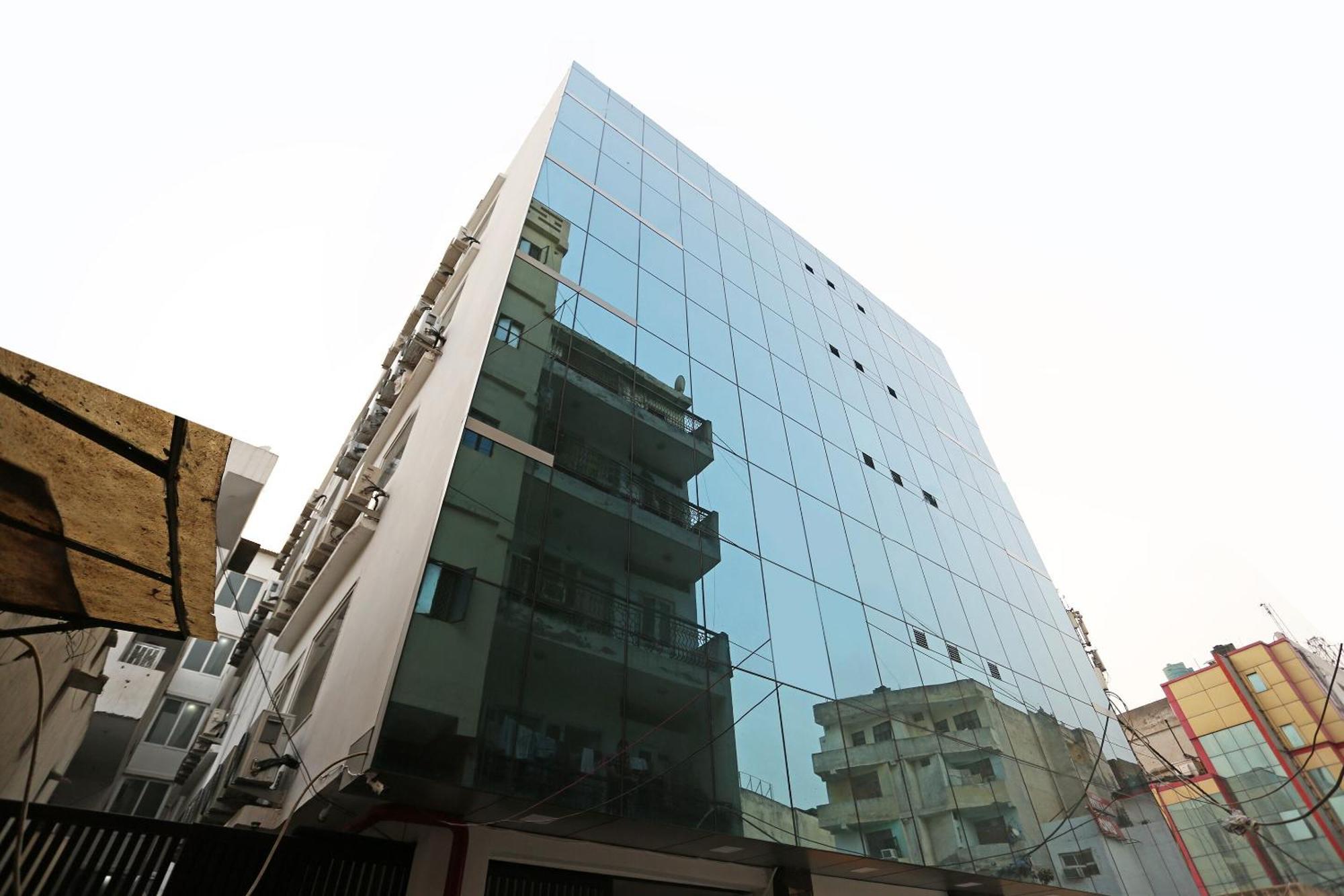 Hotel O M Suites Нью-Дели Экстерьер фото