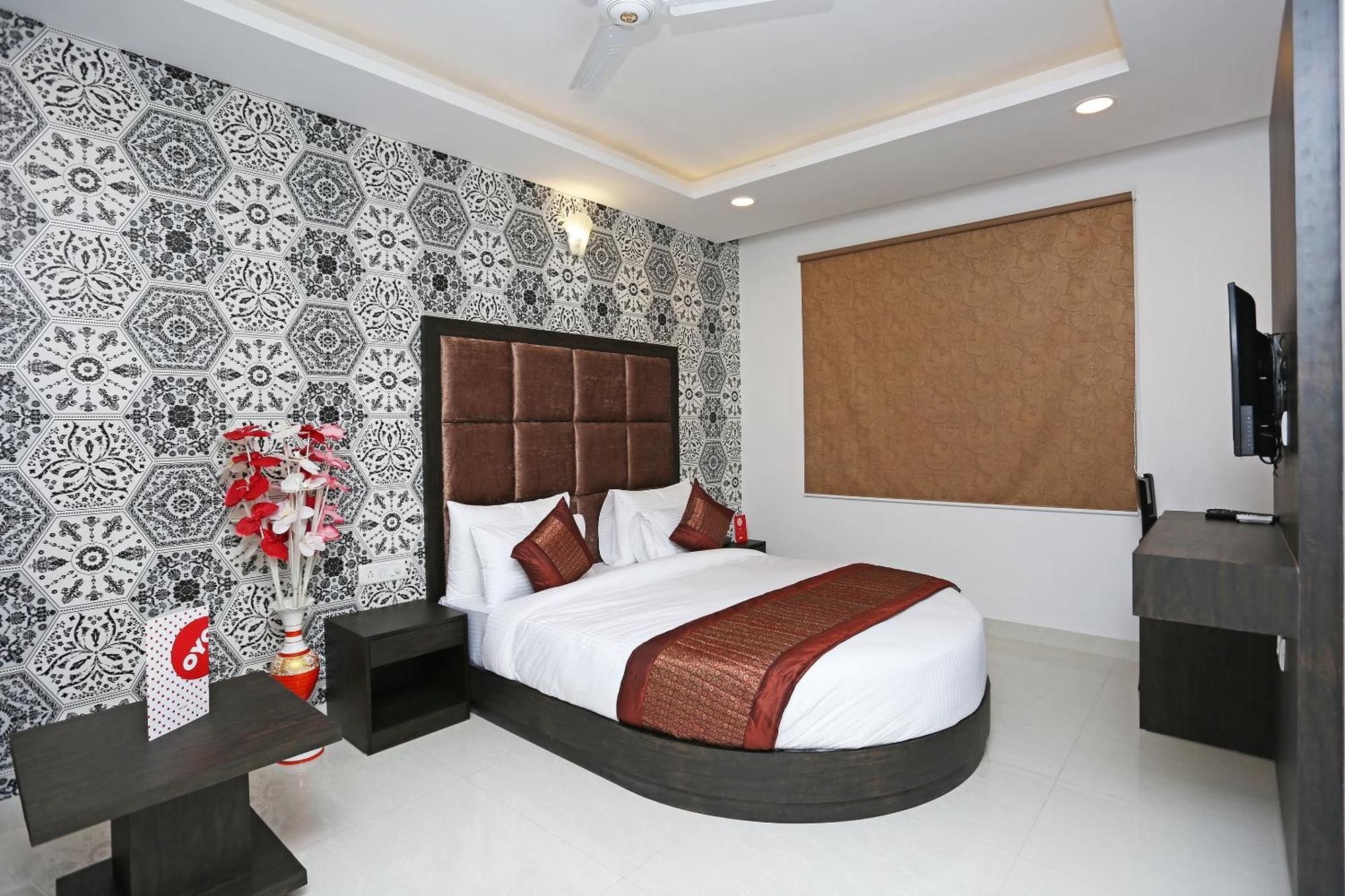Hotel O M Suites Нью-Дели Экстерьер фото