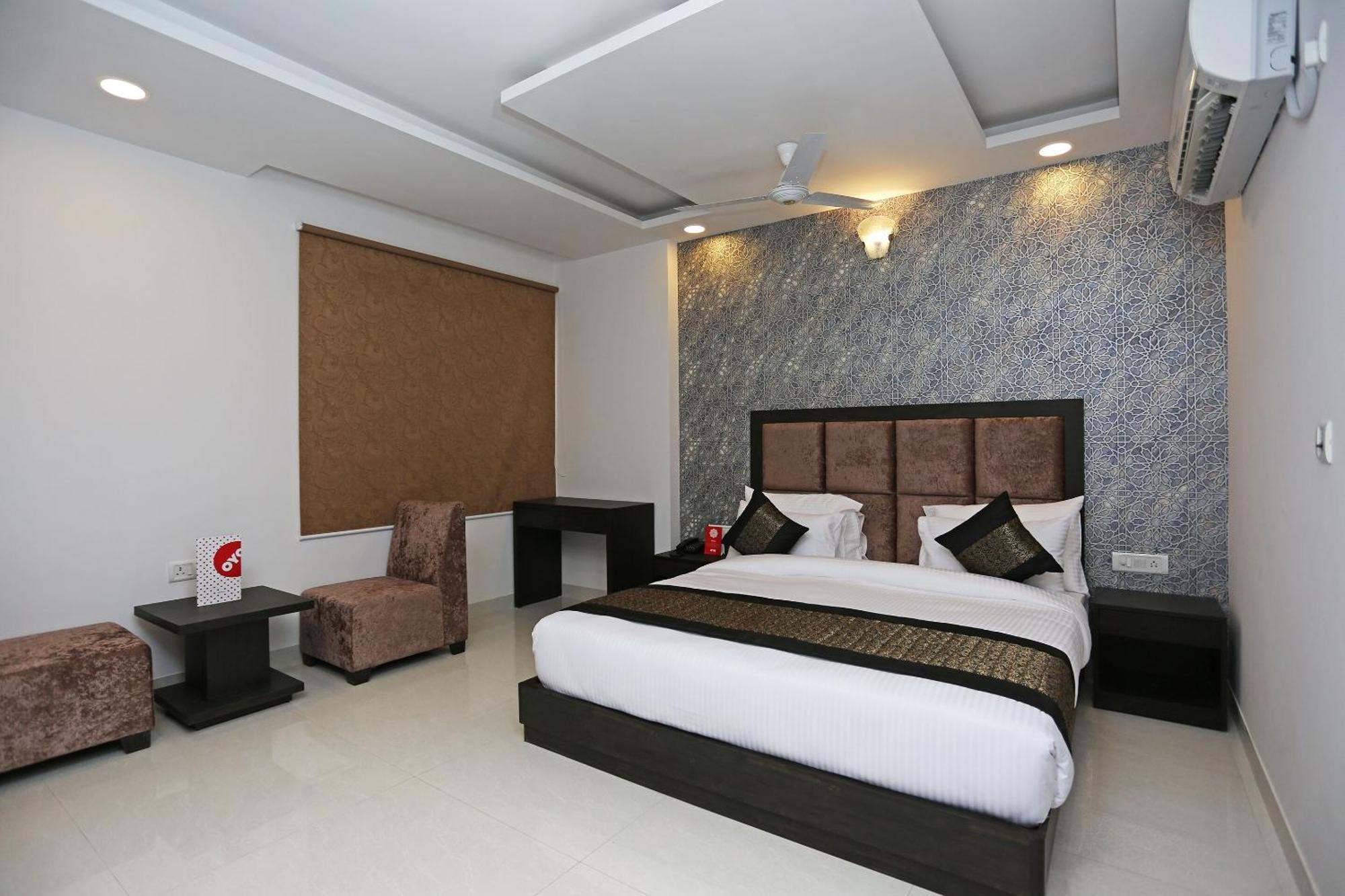 Hotel O M Suites Нью-Дели Экстерьер фото